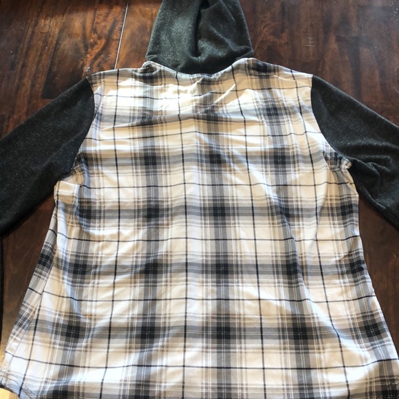 Black and White plaid long sleeve t-shirt/lightweight hoodie - Picture 4 of 6